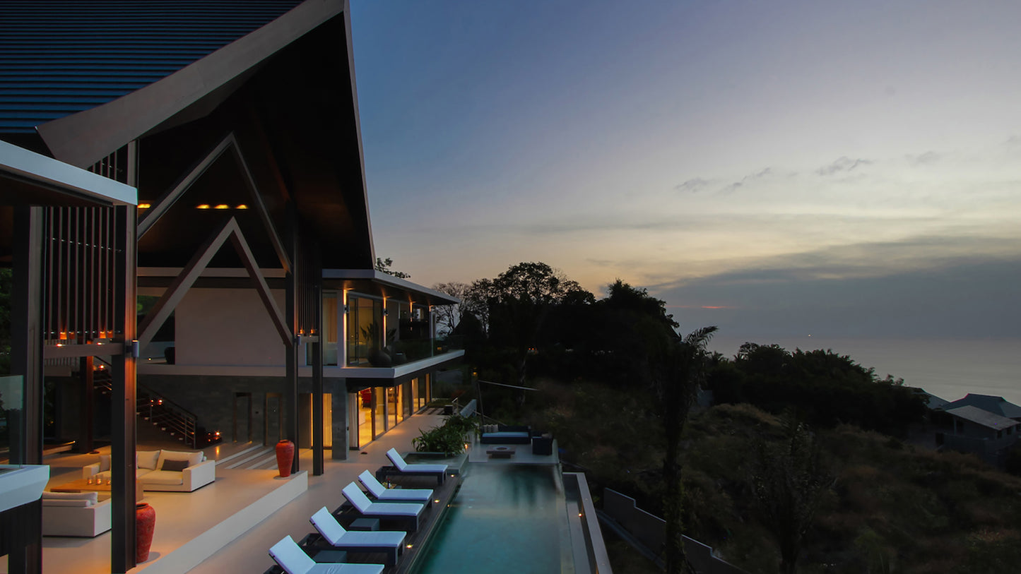 Seaview 8-bedrooms hillside panoramic villa (19-metre infinity pool, jacuzzi, expansive terraves, cinema, game room, gym and spa, fully services)