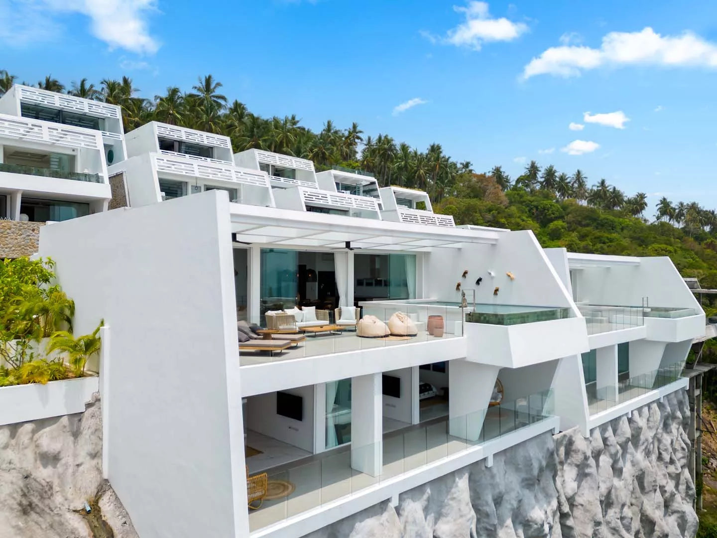 Seaview 2-bedrooms 2-storey villa on the rock in Bophut (infinity pool, can be combined with similar neighbour villa up to 17 bedrooms)