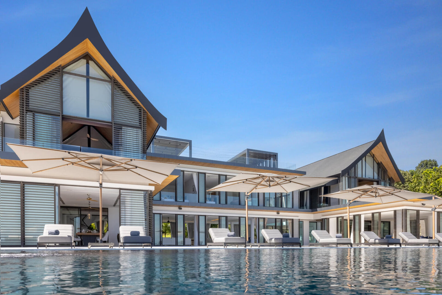 Beachfront 7-bedrooms with private beach villa in Cape Yamu (sauna, cinema room, game room, 2 infinity swimming pools, bar, BBQ)