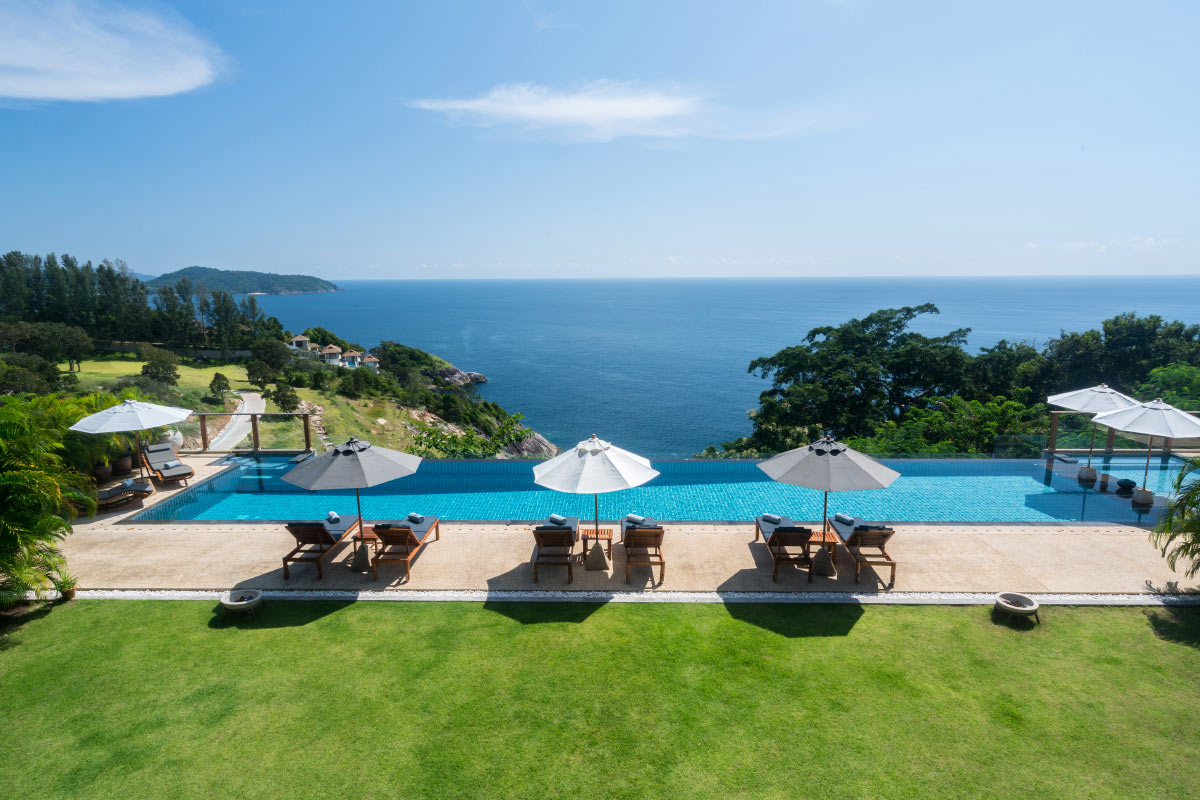 Seaview 8-bedrooms villa in Millionaire’s Mile Kamala beach (private gym, game room, trampoline, basketball ring, garden for catering; bathtub in each room)