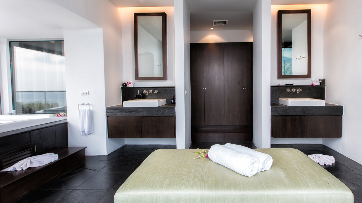 Panoramic sunset seaview hillside 4-bedrooms villa in Surin beach (infinity pool, gym, children's playroom, jacuzzi, full service with private chef)