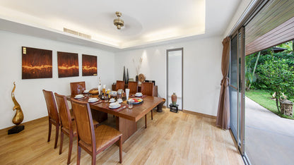 Beachfront quiet 4-bedrooms sunset side villa in Lipa Noi beach (private beach, private tennis court on private area, with massage and reading room, separate bedroom w/kitchen for nanny)