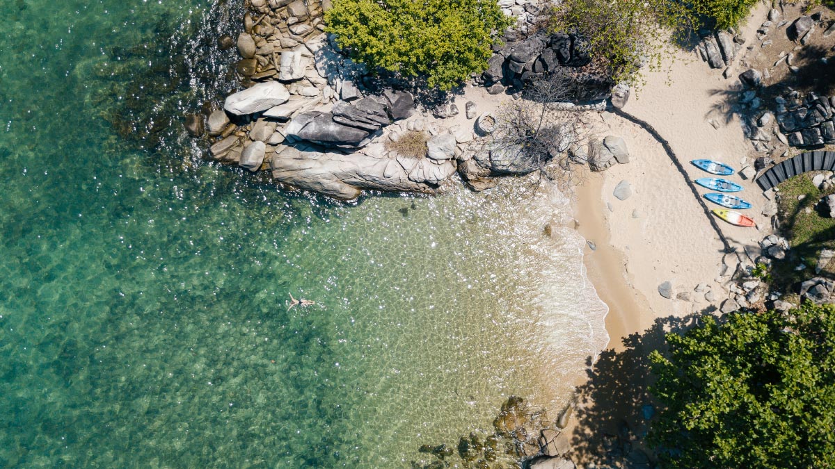 Beachfront 5+2 bedrooms villa in Millionaire’s Mile Kamala beach (two semi-private beaches, kayak, big outdoor area)