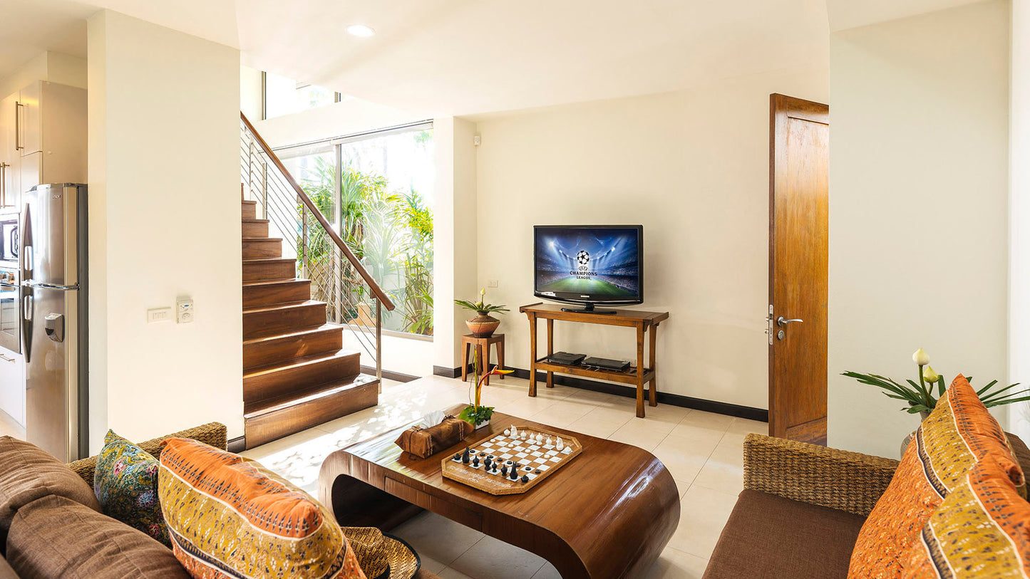 Beachfront quiet 4-bedrooms sunset side villa in Lipa Noi beach (private beach, private tennis court on private area, with massage and reading room, separate bedroom w/kitchen for nanny)