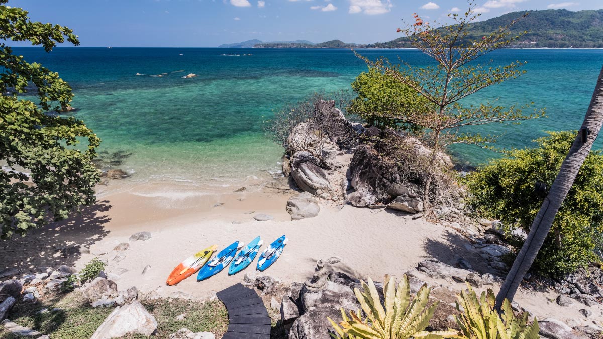 Beachfront 5+2 bedrooms villa in Millionaire’s Mile Kamala beach (two semi-private beaches, kayak, big outdoor area)