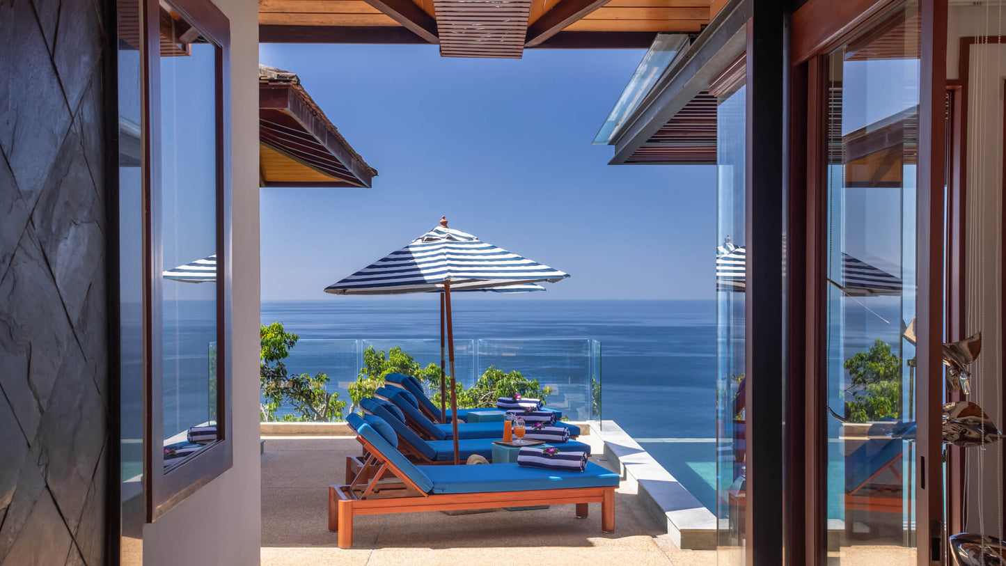 Seaview 5-bedrooms cliff villa in Kamala beach (Steam room, Bathtub & coffee machine and pool access in every bd, private gym, Biliard, Karaoke room, with access to the beach)