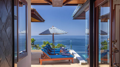 Seaview 5-bedrooms cliff villa in Kamala beach (Steam room, Bathtub & coffee machine and pool access in every bd, private gym, Biliard, Karaoke room, with access to the beach)