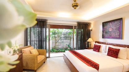 Beachfront quiet 4-bedrooms sunset side villa in Lipa Noi beach (private beach, private tennis court on private area, with massage and reading room, separate bedroom w/kitchen for nanny)