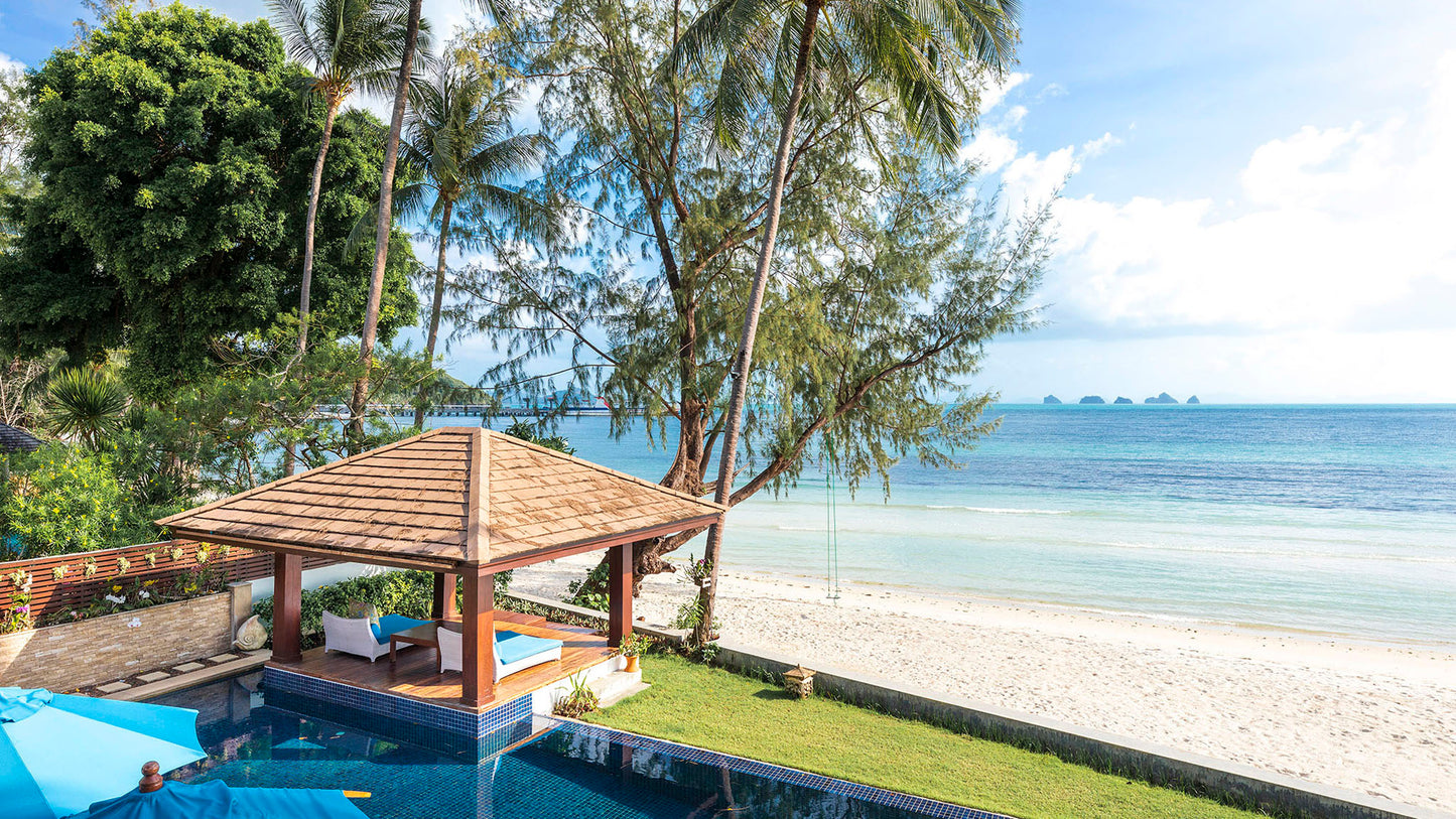 Beachfront quiet 4-bedrooms sunset side villa in Lipa Noi beach (private beach, private tennis court on private area, with massage and reading room, separate bedroom w/kitchen for nanny)