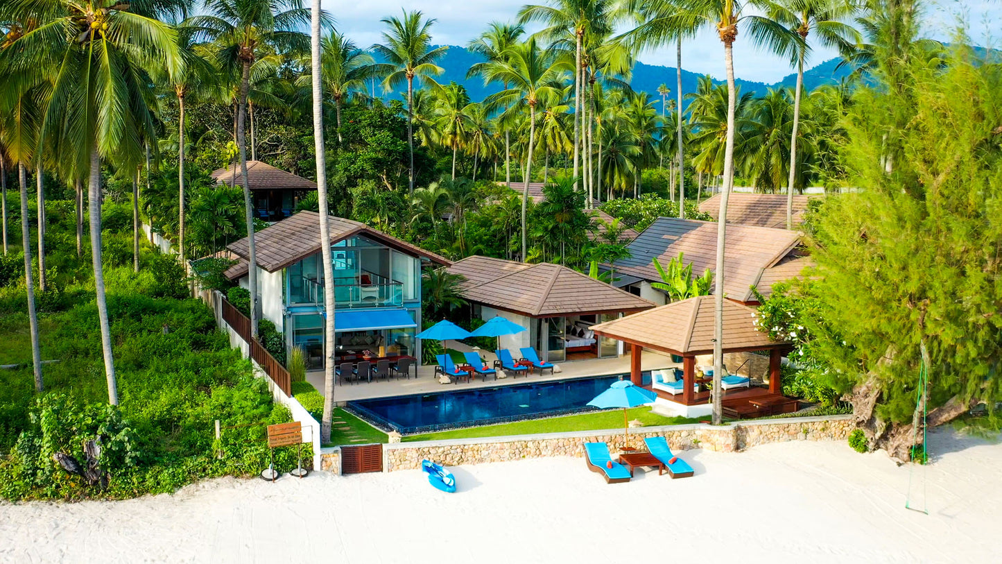 Beachfront quiet 4-bedrooms sunset side villa in Lipa Noi beach (private beach, private tennis court on private area, with massage and reading room, separate bedroom w/kitchen for nanny)