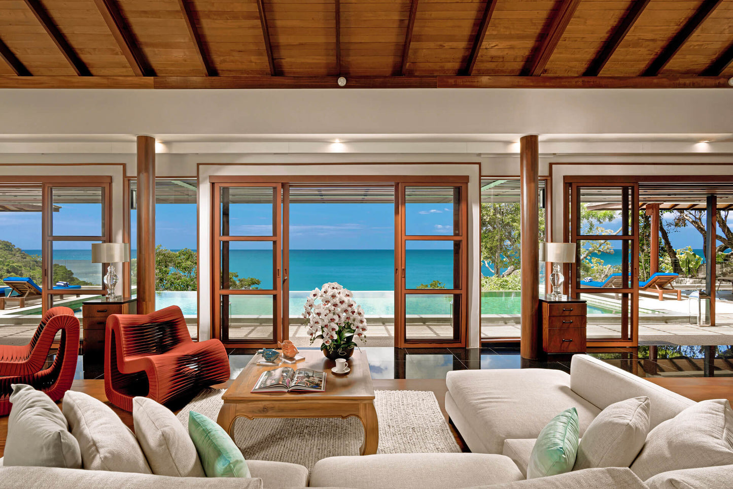 Seaview 5-bedrooms cliff villa in Kamala beach (Steam room, Bathtub & coffee machine and pool access in every bd, private gym, Biliard, Karaoke room, with access to the beach)