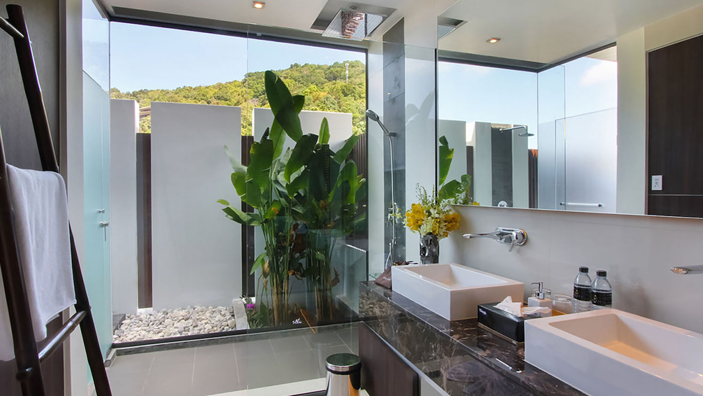 Seaview 8-bedrooms hillside panoramic villa (19-metre infinity pool, jacuzzi, expansive terraves, cinema, game room, gym and spa, fully services)