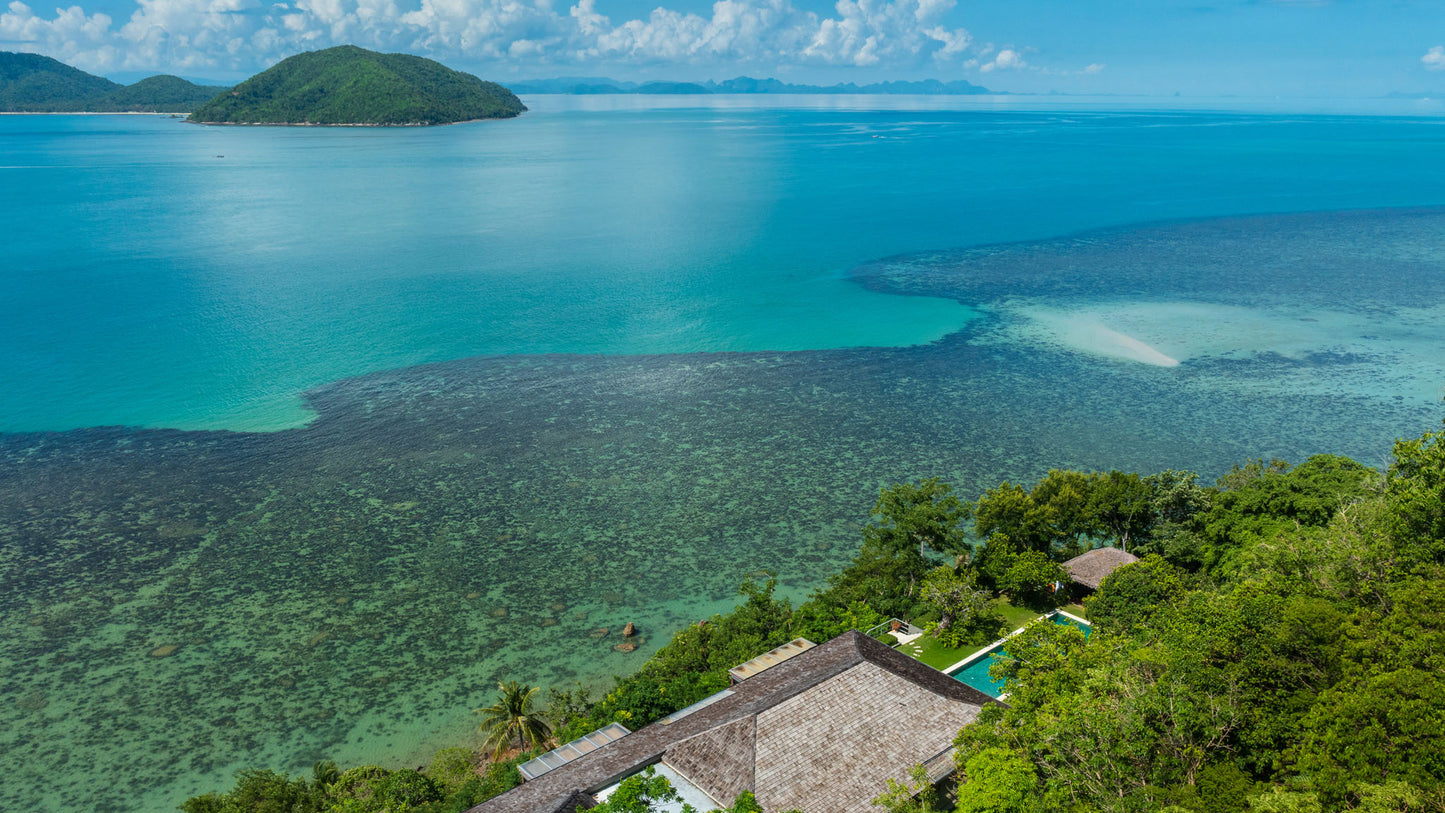 Seaview 6-bedrooms sunset side villa on the rock in Taling Ngam beach (up to 60 guest events, big bedrooms, clifftop infinity pool, private big gym, huge living room)