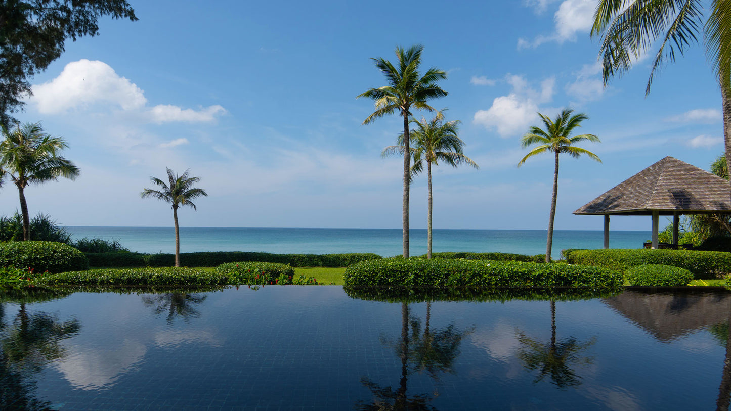 Beachfront Thai design 6-bedrooms villa in Natai beach (with 25-metre infinity pool, big garden and sauna)