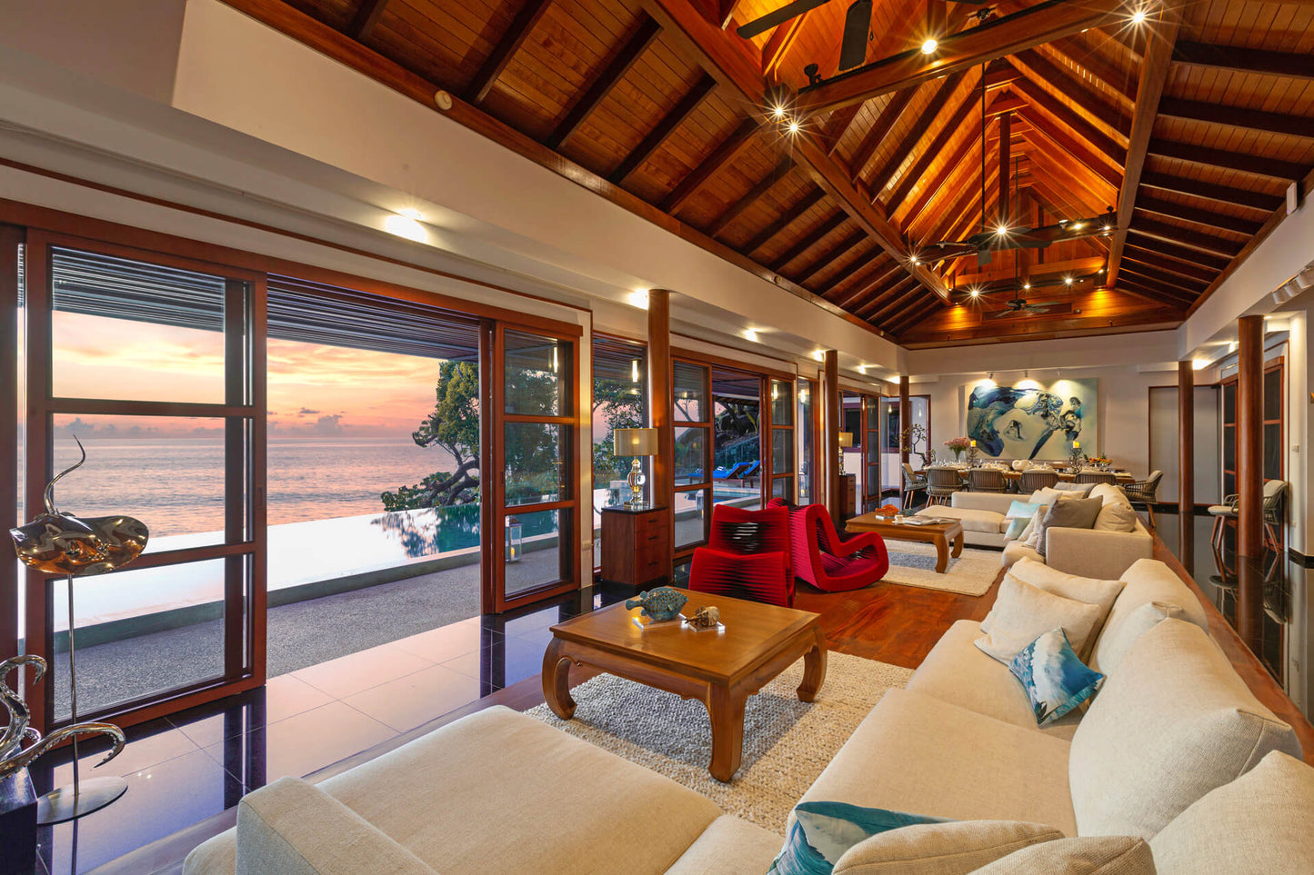 Seaview 5-bedrooms cliff villa in Kamala beach (Steam room, Bathtub & coffee machine and pool access in every bd, private gym, Biliard, Karaoke room, with access to the beach)