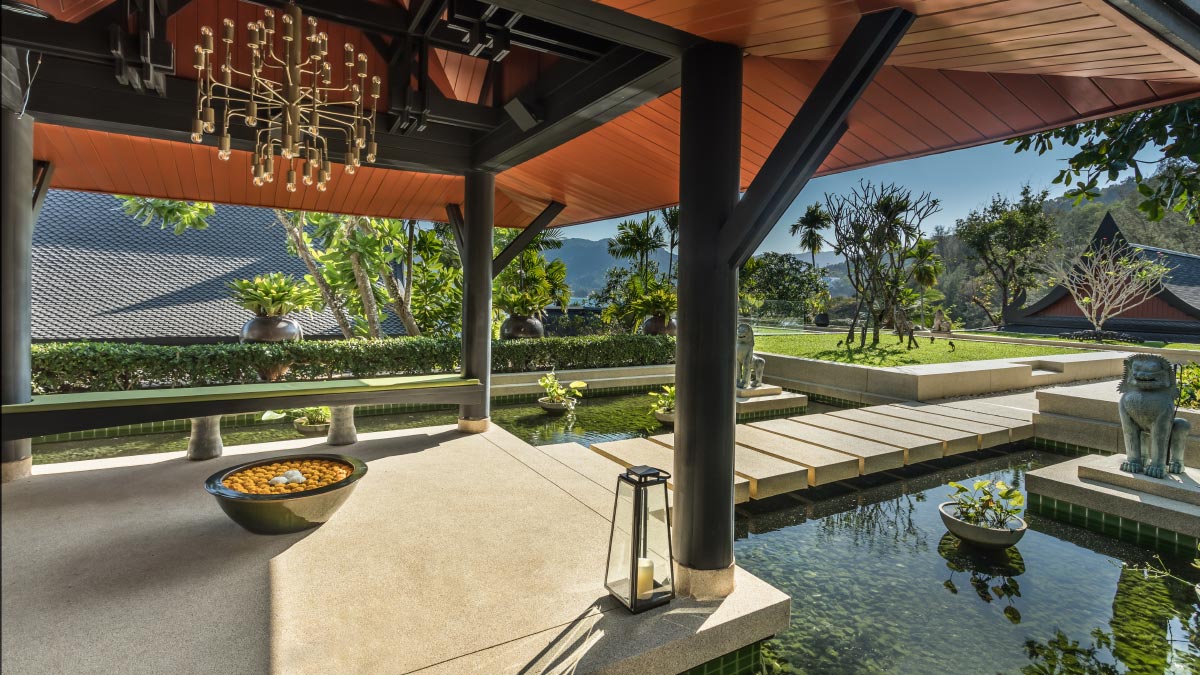 Beachfront 5+2 bedrooms villa in Millionaire’s Mile Kamala beach (two semi-private beaches, kayak, big outdoor area)