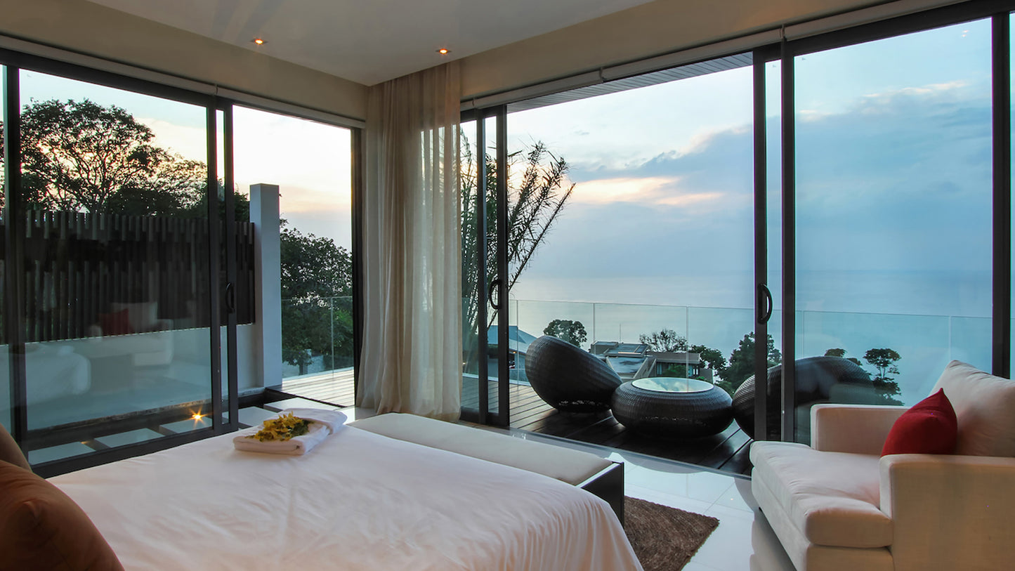 Seaview 8-bedrooms hillside panoramic villa (19-metre infinity pool, jacuzzi, expansive terraves, cinema, game room, gym and spa, fully services)