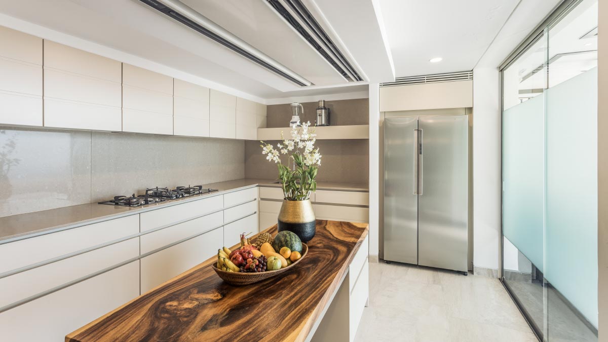 Beachfront 5+2 bedrooms villa in Millionaire’s Mile Kamala beach (two semi-private beaches, kayak, big outdoor area)