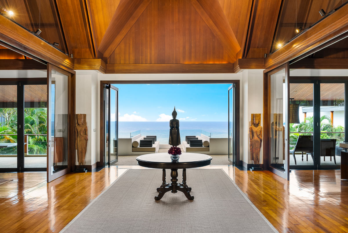 Seaview 8-bedrooms villa in Millionaire’s Mile Kamala beach (private gym, game room, trampoline, basketball ring, garden for catering; bathtub in each room)