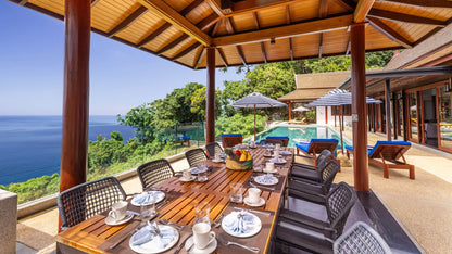 Seaview 5-bedrooms cliff villa in Kamala beach (Steam room, Bathtub & coffee machine and pool access in every bd, private gym, Biliard, Karaoke room, with access to the beach)