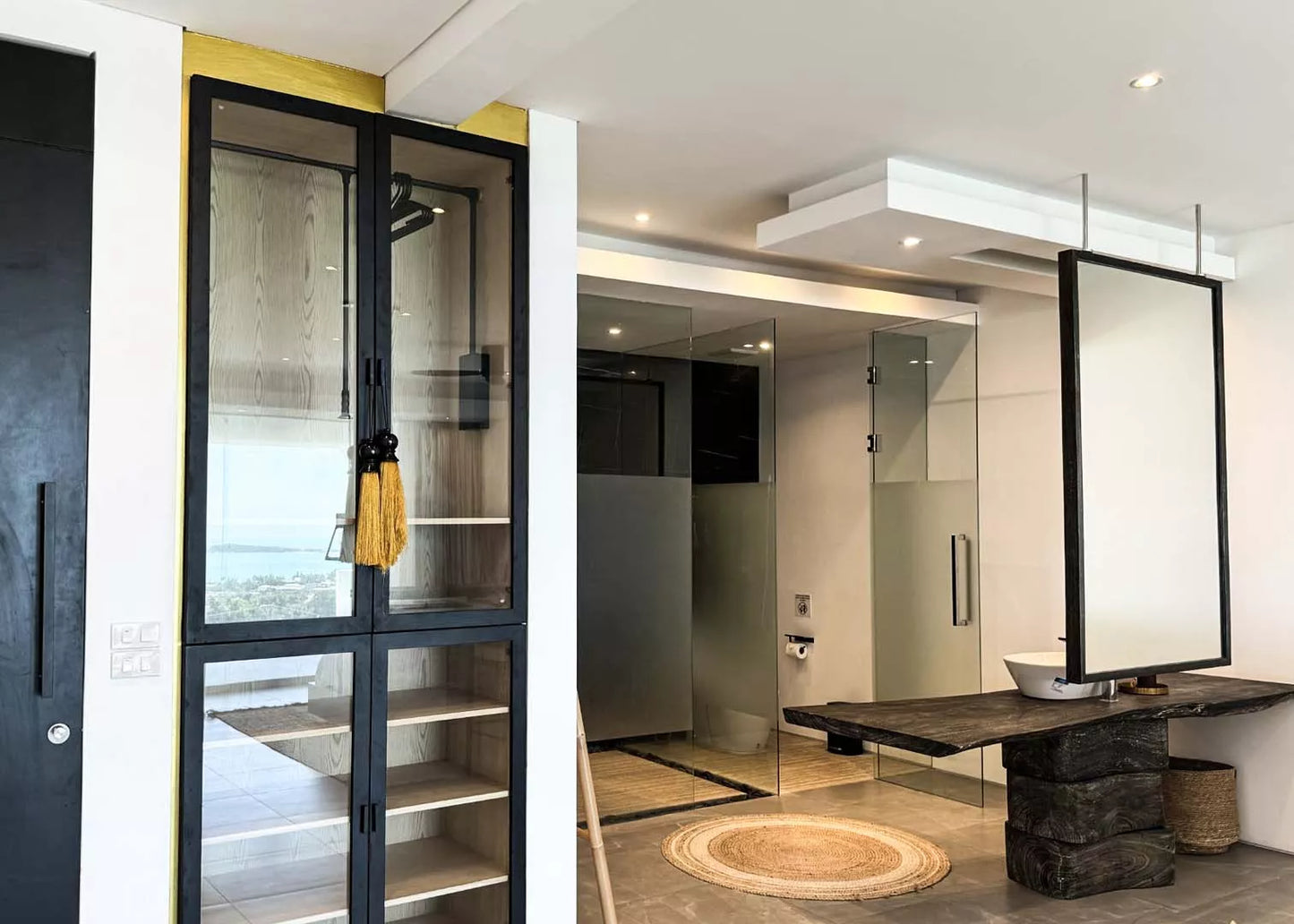 Seaview 2-bedrooms 2-storey villa on the rock in Bophut (large living room, kitchen, terrace, and infinity swimming pool , can be combined with similar neighbour villa up to 17 bedrooms)