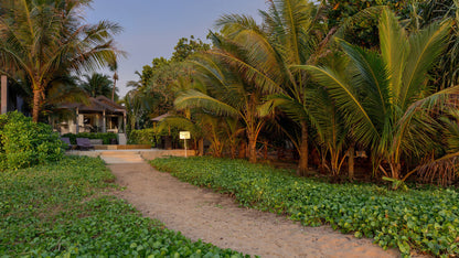 One-storey beachfront 4-bedrooms villa in Natai beach (perfect setting for relaxed holidays, family gatherings)