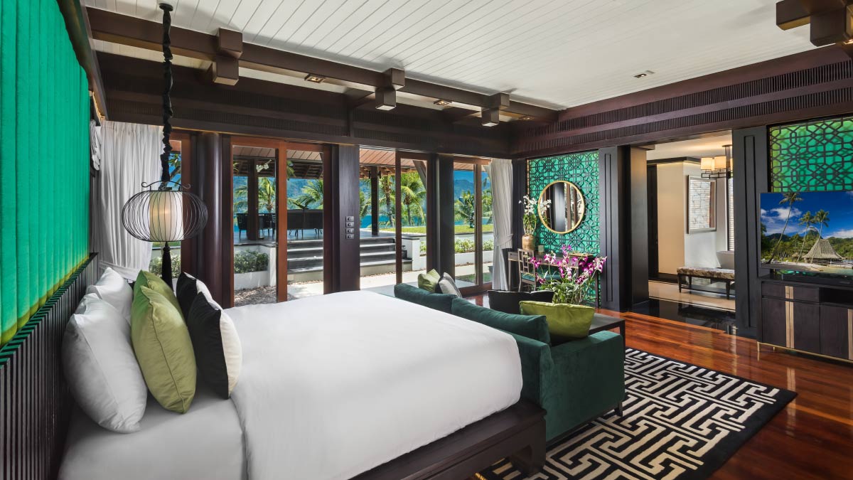 Beachfront 5+2 bedrooms villa in Millionaire’s Mile Kamala beach (two semi-private beaches, kayak, big outdoor area)