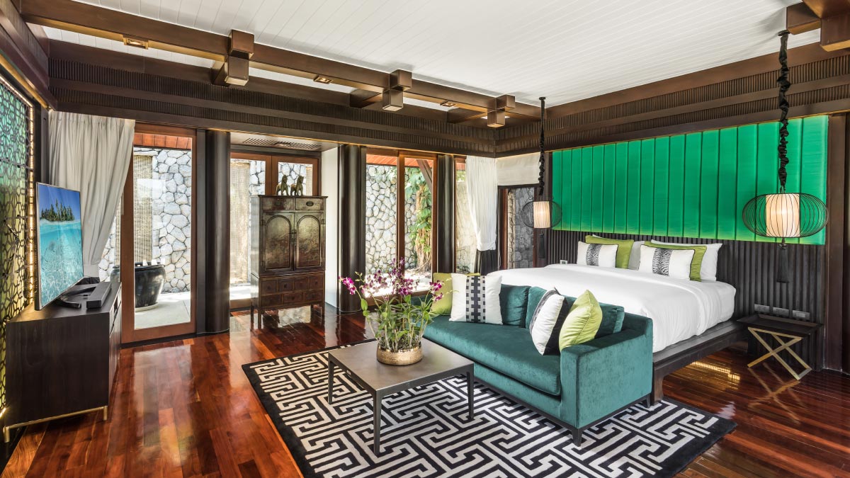 Beachfront 5+2 bedrooms villa in Millionaire’s Mile Kamala beach (two semi-private beaches, kayak, big outdoor area)