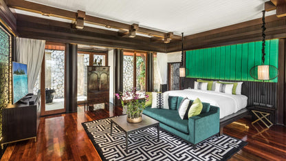 Beachfront 5+2 bedrooms villa in Millionaire’s Mile Kamala beach (two semi-private beaches, kayak, big outdoor area)