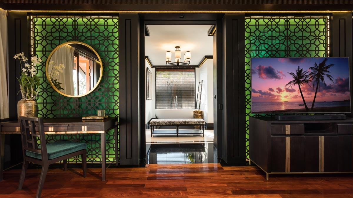 Beachfront 5+2 bedrooms villa in Millionaire’s Mile Kamala beach (two semi-private beaches, kayak, big outdoor area)