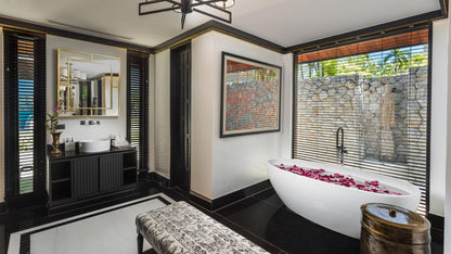 Beachfront 5+2 bedrooms villa in Millionaire’s Mile Kamala beach (two semi-private beaches, kayak, big outdoor area)