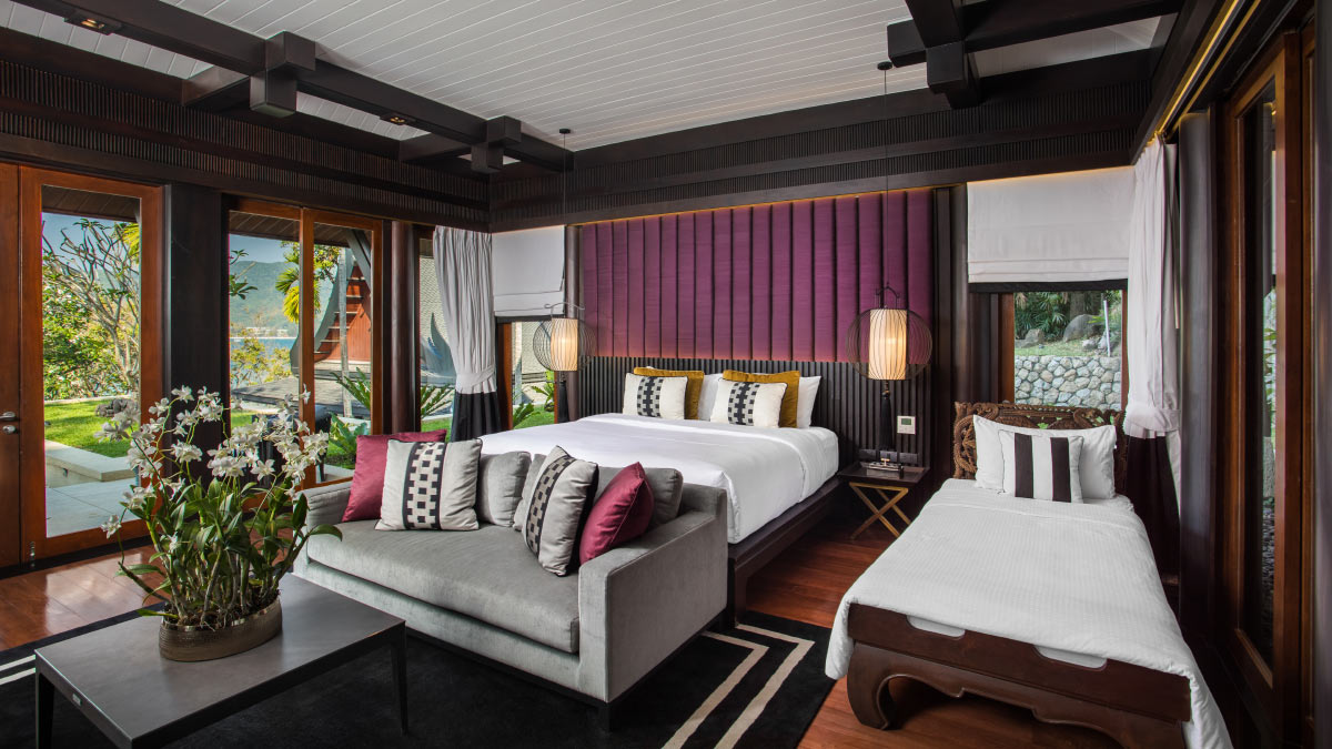 Beachfront 5+2 bedrooms villa in Millionaire’s Mile Kamala beach (two semi-private beaches, kayak, big outdoor area)