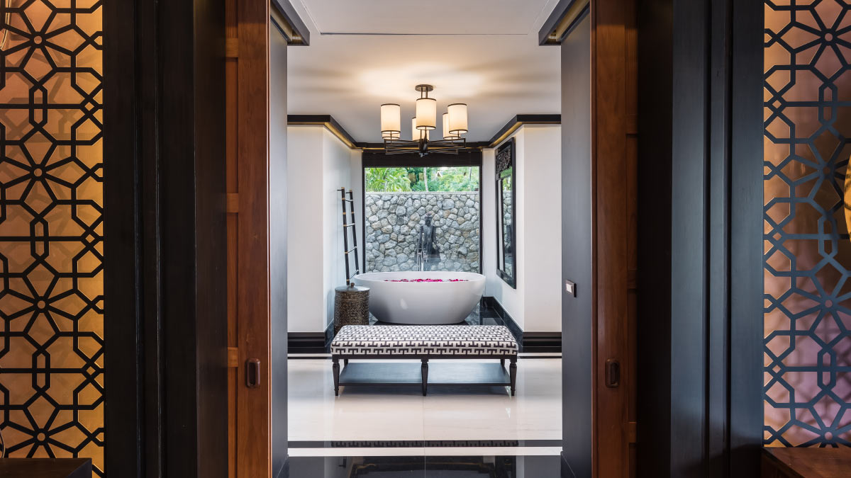 Beachfront 5+2 bedrooms villa in Millionaire’s Mile Kamala beach (two semi-private beaches, kayak, big outdoor area)