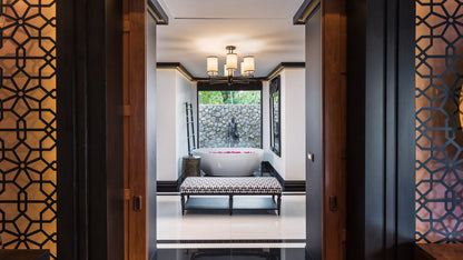 Beachfront 5+2 bedrooms villa in Millionaire’s Mile Kamala beach (two semi-private beaches, kayak, big outdoor area)