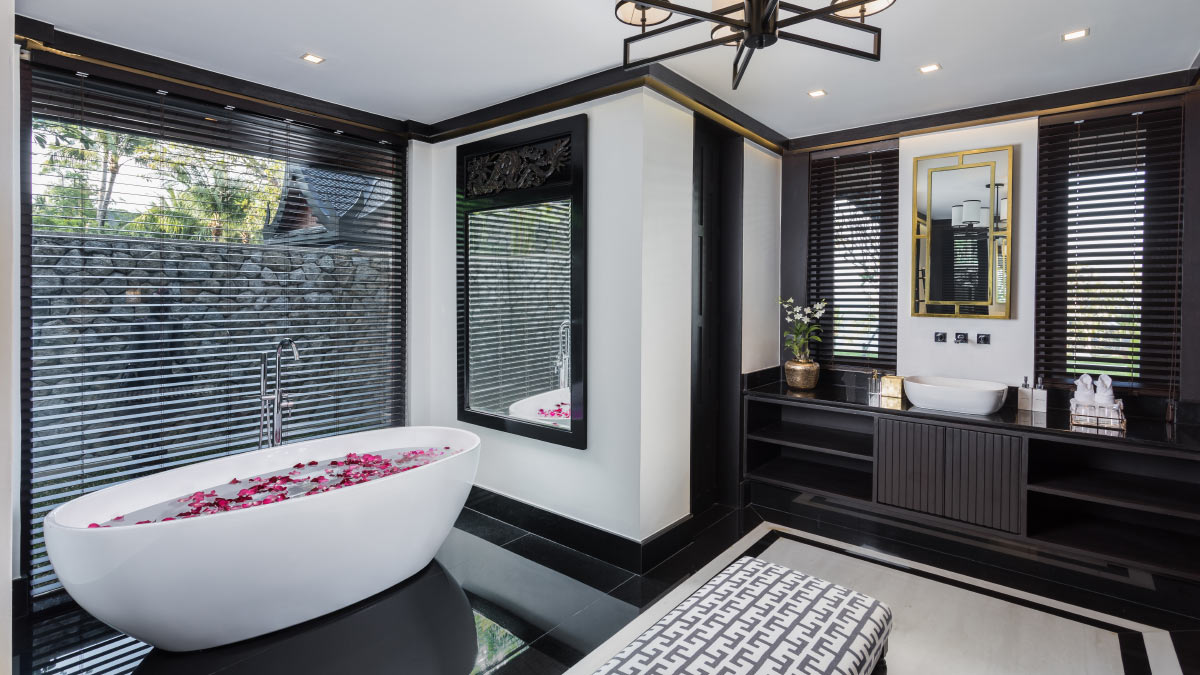 Beachfront 5+2 bedrooms villa in Millionaire’s Mile Kamala beach (two semi-private beaches, kayak, big outdoor area)