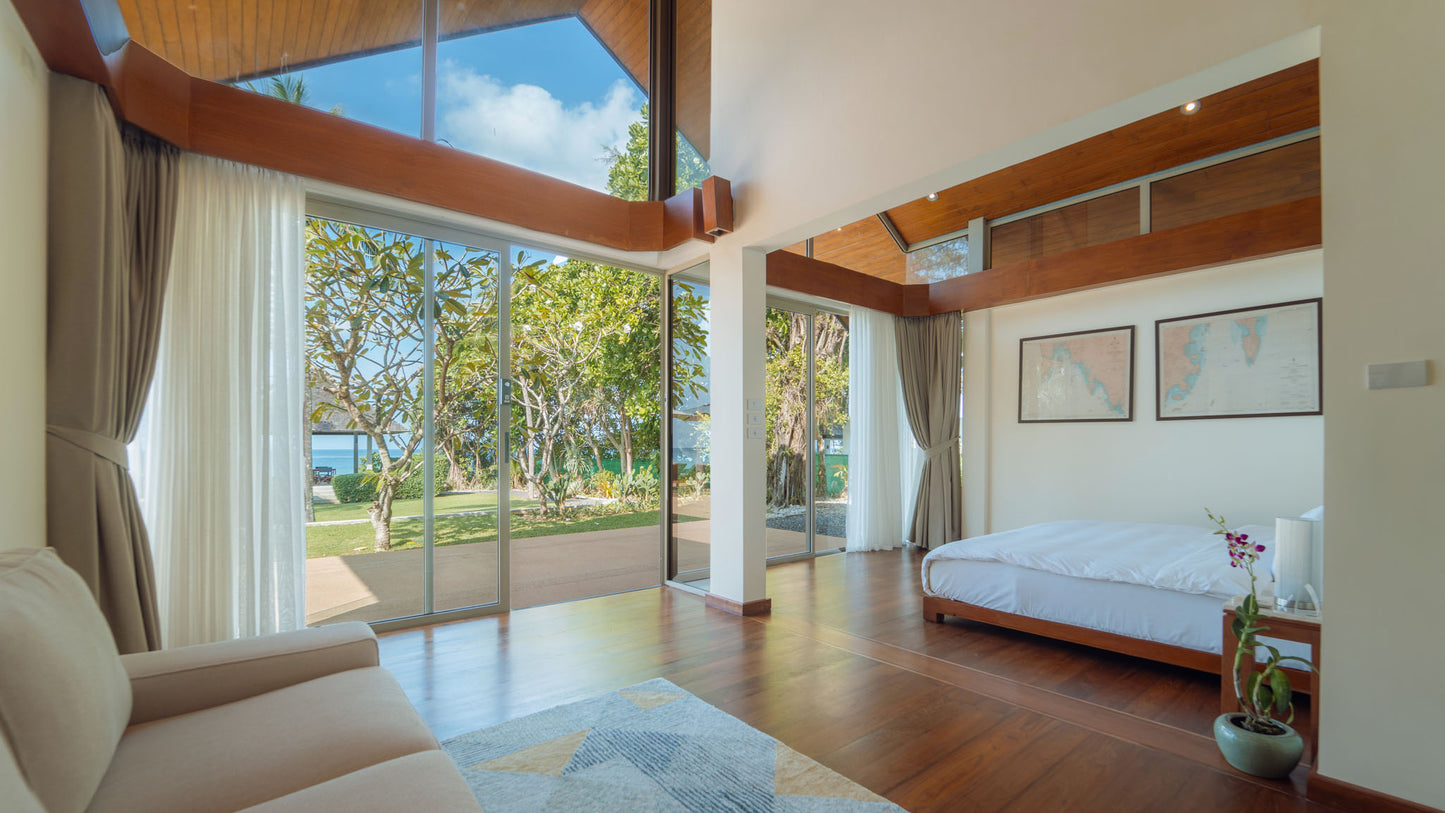 Beachfront Thai design 6-bedrooms villa in Natai beach (with 25-metre infinity pool, big garden and sauna)