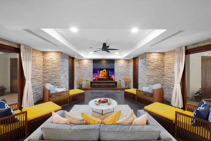 Seaview 5-bedrooms cliff villa in Kamala beach (Steam room, Bathtub & coffee machine and pool access in every bd, private gym, Biliard, Karaoke room, with access to the beach)