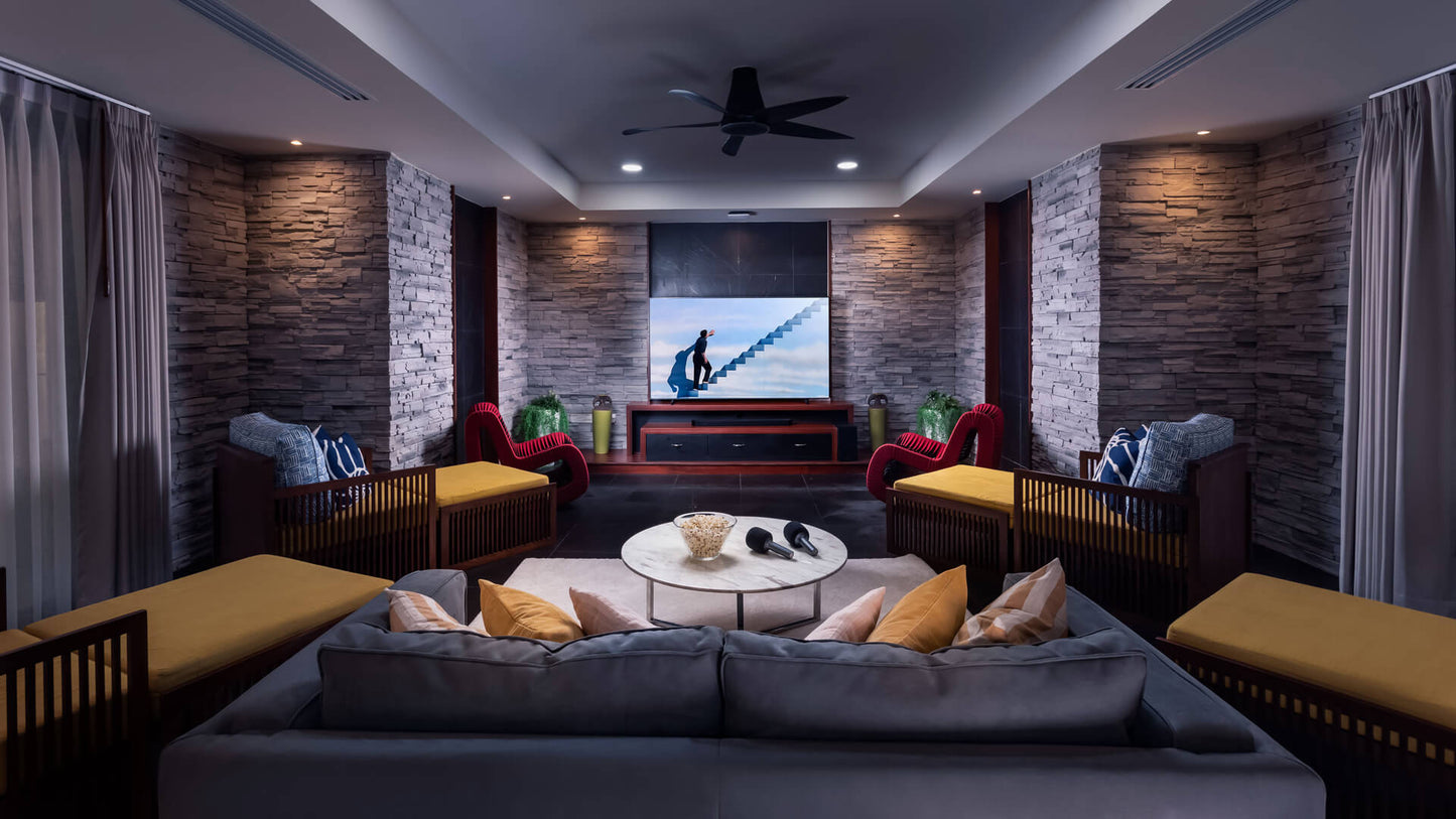 Seaview 5-bedrooms cliff villa in Kamala beach (Steam room, Bathtub & coffee machine and pool access in every bd, private gym, Biliard, Karaoke room, with access to the beach)