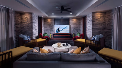 Seaview 5-bedrooms cliff villa in Kamala beach (Steam room, Bathtub & coffee machine and pool access in every bd, private gym, Biliard, Karaoke room, with access to the beach)