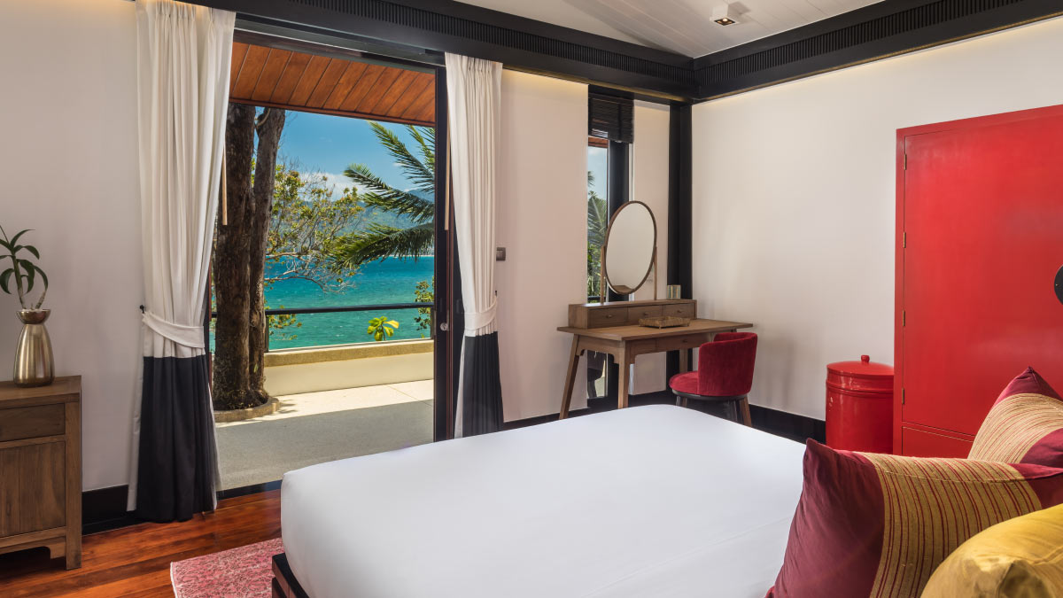 Beachfront 5+2 bedrooms villa in Millionaire’s Mile Kamala beach (two semi-private beaches, kayak, big outdoor area)