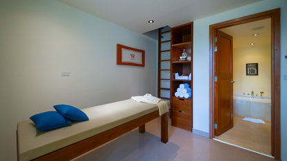 Beachfront Thai design 6-bedrooms villa in Natai beach (with 25-metre infinity pool, big garden and sauna)