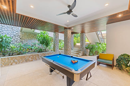 Seaview 5-bedrooms cliff villa in Kamala beach (Steam room, Bathtub & coffee machine and pool access in every bd, private gym, Biliard, Karaoke room, with access to the beach)