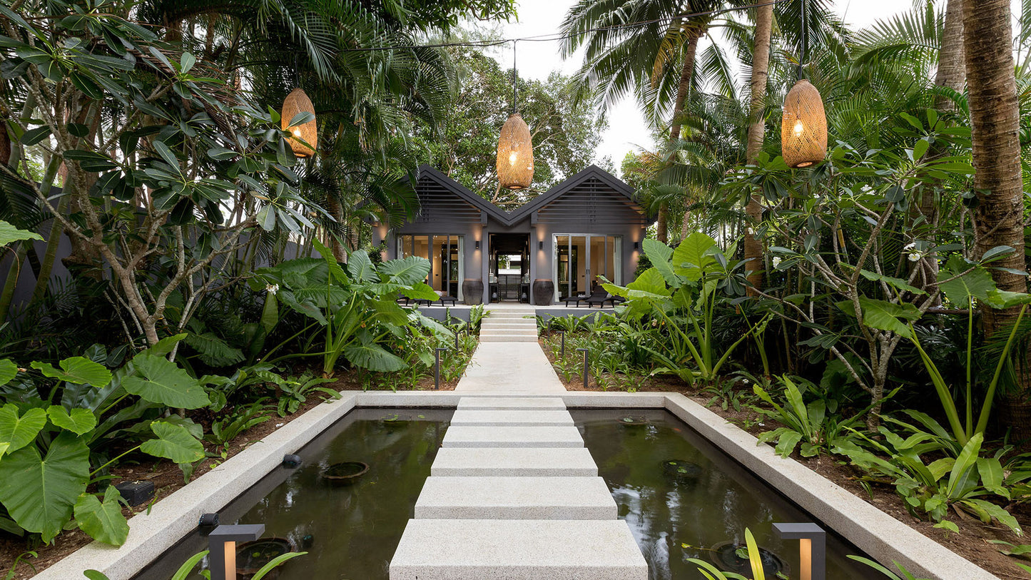 One-storey beachfront 4-bedrooms villa in Natai beach (perfect setting for relaxed holidays, family gatherings)