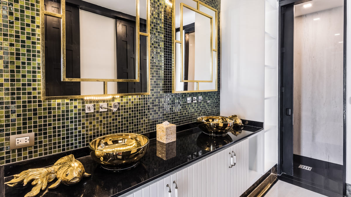 Beachfront 5+2 bedrooms villa in Millionaire’s Mile Kamala beach (two semi-private beaches, kayak, big outdoor area)