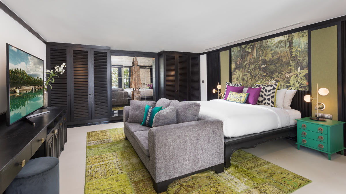 Beachfront 5+2 bedrooms villa in Millionaire’s Mile Kamala beach (two semi-private beaches, kayak, big outdoor area)