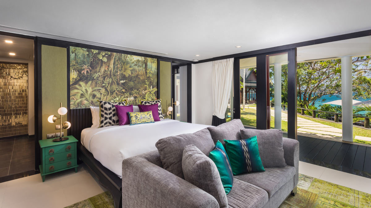 Beachfront 5+2 bedrooms villa in Millionaire’s Mile Kamala beach (two semi-private beaches, kayak, big outdoor area)