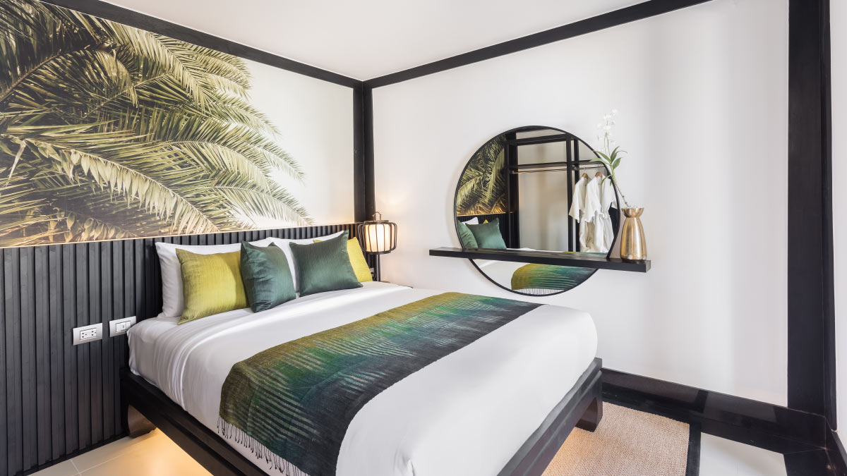 Beachfront 5+2 bedrooms villa in Millionaire’s Mile Kamala beach (two semi-private beaches, kayak, big outdoor area)