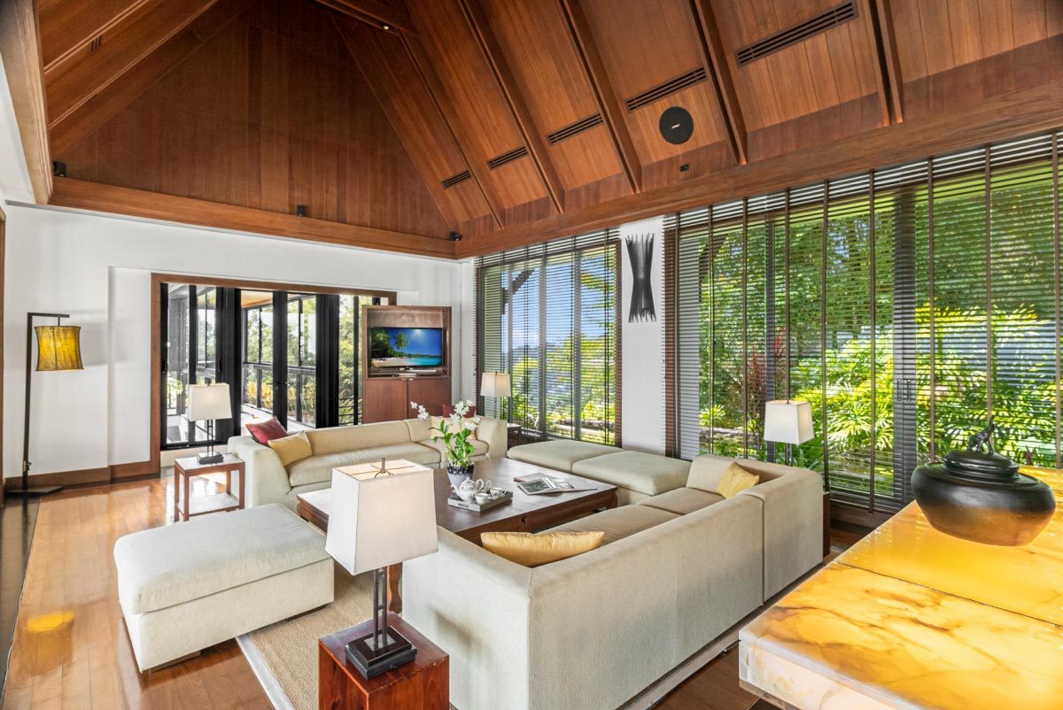 Seaview 8-bedrooms villa in Millionaire’s Mile Kamala beach (private gym, game room, trampoline, basketball ring, garden for catering; bathtub in each room)