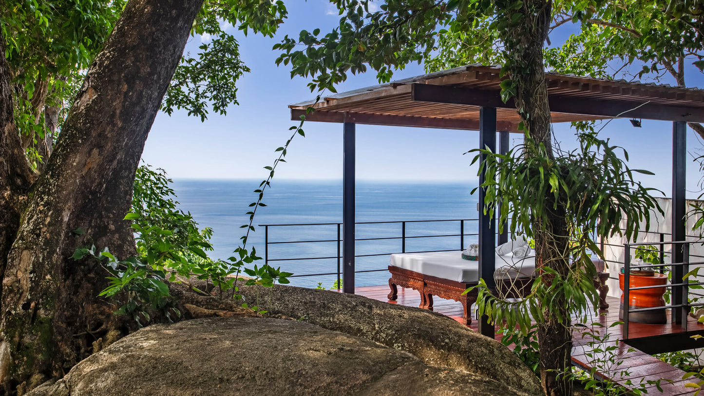 Seaview 5-bedrooms cliff villa in Kamala beach (Steam room, Bathtub & coffee machine and pool access in every bd, private gym, Biliard, Karaoke room, with access to the beach)