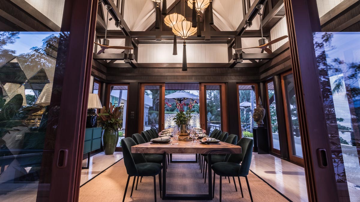 Beachfront 5+2 bedrooms villa in Millionaire’s Mile Kamala beach (two semi-private beaches, kayak, big outdoor area)